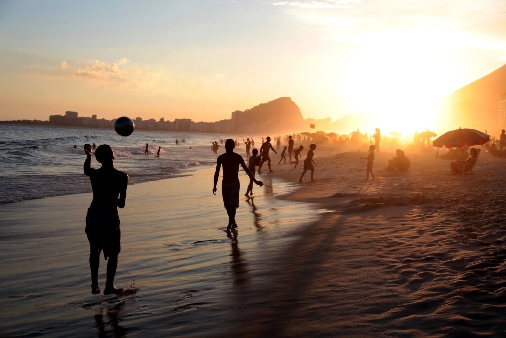 Sonnenuntergang am Strand von Rio